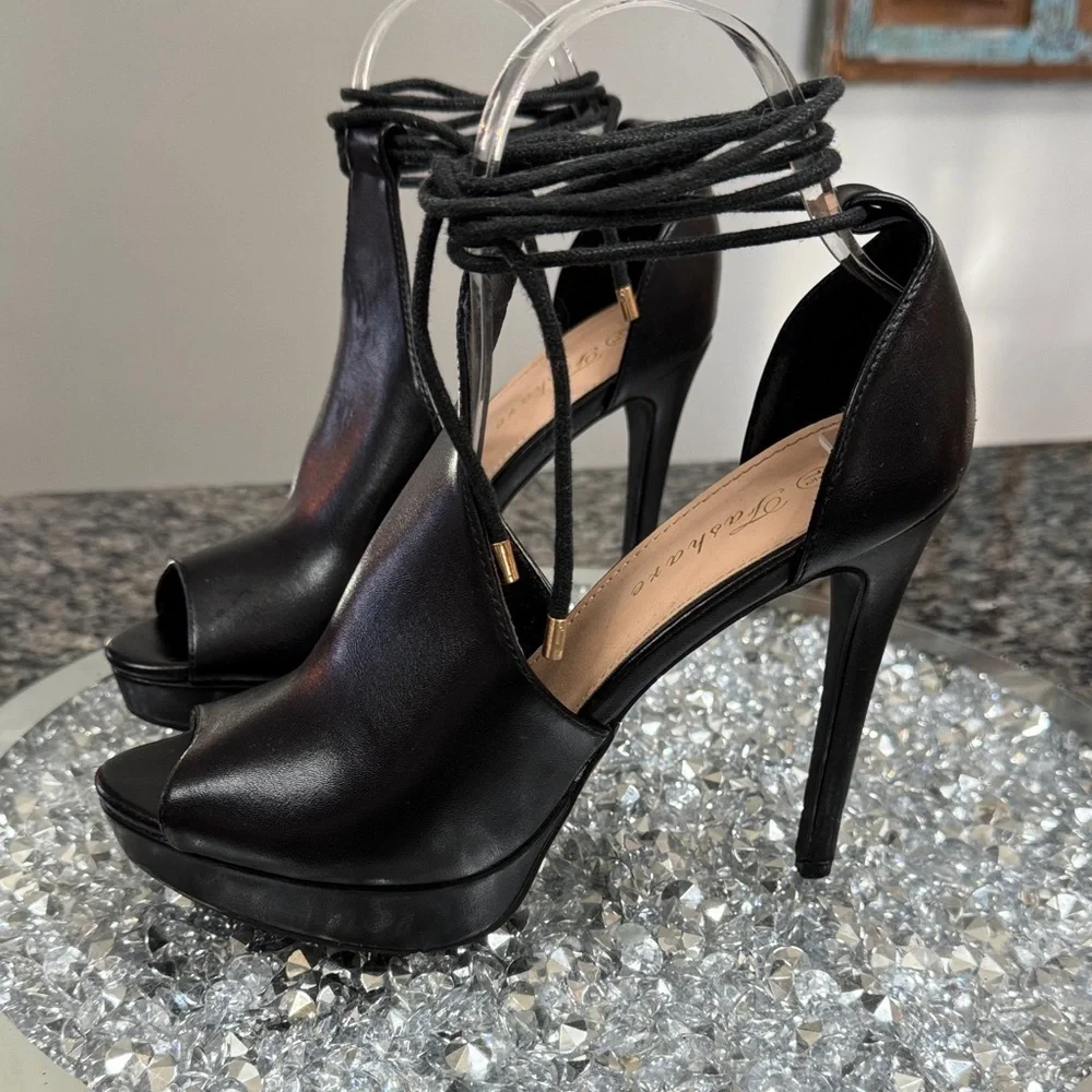 Fashare Black Peep-Toe Heels 7.5